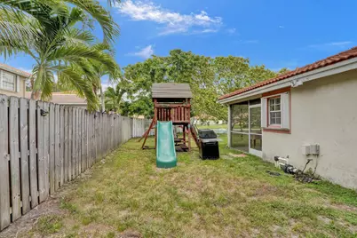 13525 NW 5th Court, Plantation, FL 33325 - Photo 11