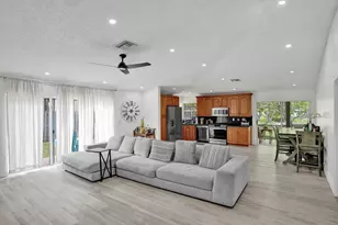 13525 NW 5th Ct, Plantation, FL 33325 - Photo 3