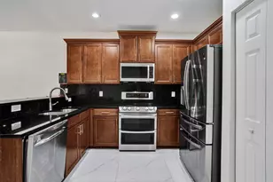 8768 NW 98th Ave, Doral, FL 33178 - Photo 9