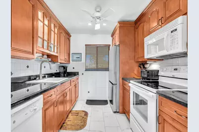 2017 SW Golf Lane #109, Boynton Beach, FL 33426 - Photo 3