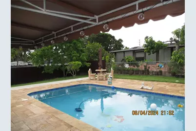 9330 NW 10th Street, Pembroke Pines, FL 33024 - Photo 15