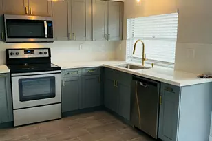 5268 NE 6th Ave, Oakland Park, FL 33334 - Photo 3