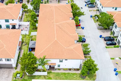 1009 Sweet Briar Lane, Riviera Beach, FL 33410 - Photo 3