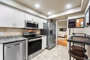 2425 Presidential Way, West Palm Beach, FL 33401 - Photo 9