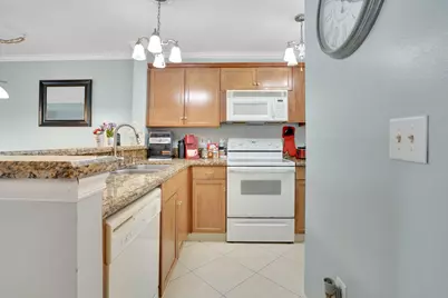 4855 Via Palm Lakes #902, West Palm Beach, FL 33417 - Photo 3