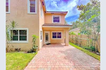 2132 NW 75th Way, Pembroke Pines, FL 33024 - Photo 5