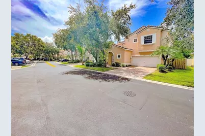 2132 NW 75th Way, Pembroke Pines, FL 33024 - Photo 7