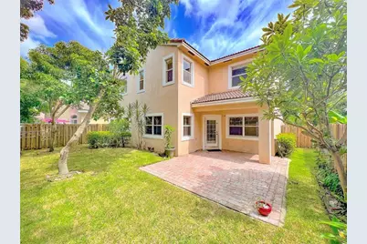 2132 NW 75th Way, Pembroke Pines, FL 33024 - Photo 9