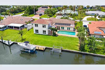8422 SE Royal Street, Hobe Sound, FL 33455 - Photo 1