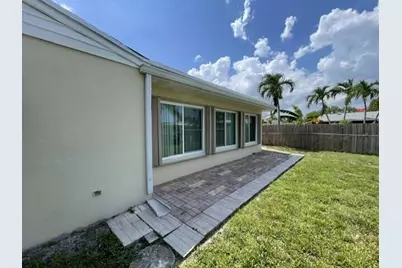 180 SW 77th Avenue, Margate, FL 33068 - Photo 3
