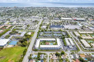 400 SE 10th St, Deerfield Beach, FL 33441 - Photo 1