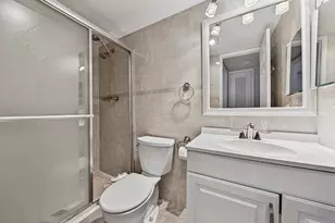 400 SE 10th St, Deerfield Beach, FL 33441 - Photo 23