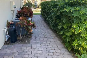 477 Capistrano Dr, Palm Beach Gardens, FL 33410 - Photo 3