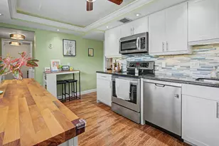 3930 Oaks Clubhouse Dr, Pompano Beach, FL 33069 - Photo 13