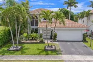 52 Gables Blvd, Weston, FL 33326 - Photo 1