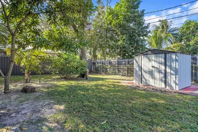 1646 NE 150th Street #1, Miami, FL 33181 - Photo 23