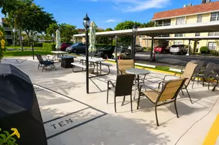 5570 Tamberlane Cir, Palm Beach Gardens, FL 33418 - Photo 11