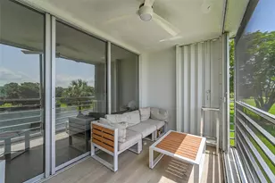 555 Oaks Ln, Pompano Beach, FL 33069 - Photo 11