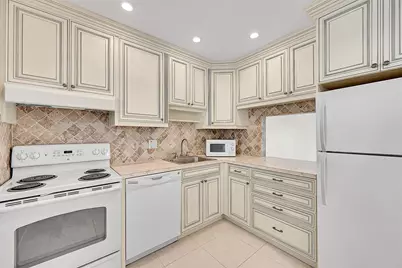 23 Abbey Lane #202, Delray Beach, FL 33446 - Photo 3