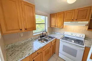 432 NW 42nd St, Oakland Park, FL 33309 - Photo 9