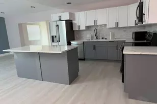 450 SW Eyerly Ave, Port Saint Lucie, FL 34983 - Photo 9