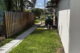 450 SW Eyerly Ave, Port Saint Lucie, FL 34983 - Photo 31