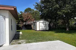 450 SW Eyerly Ave, Port Saint Lucie, FL 34983 - Photo 29