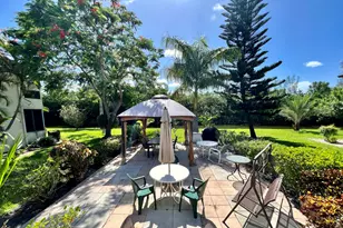 94 Windsor E, West Palm Beach, FL 33417 - Photo 9