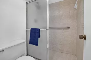 1100 St Charles Pl, Pembroke Pines, FL 33026 - Photo 17