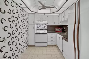 1100 St Charles Pl, Pembroke Pines, FL 33026 - Photo 11