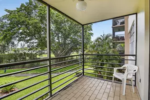 1100 St Charles Pl, Pembroke Pines, FL 33026 - Photo 7