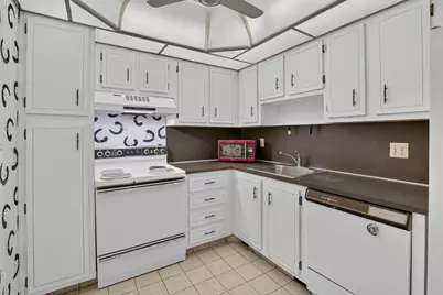 1100 Saint Charles Place #203, Pembroke Pines, FL 33026 - Photo 7