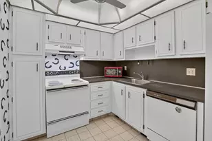 1100 St Charles Pl, Pembroke Pines, FL 33026 - Photo 7