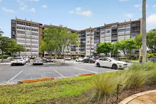 1100 St Charles Pl, Pembroke Pines, FL 33026 - Photo 27