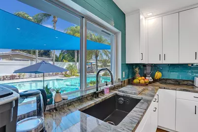 201 SE 11th Street, Pompano Beach, FL 33060 - Photo 11