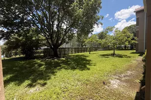 11601 SW 2nd St, Pembroke Pines, FL 33025 - Photo 17