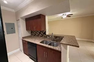 11601 SW 2nd St, Pembroke Pines, FL 33025 - Photo 9