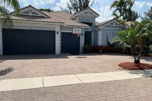 127 Palm Beach Plantation Blvd, West Palm Beach, FL 33411 - Photo 3