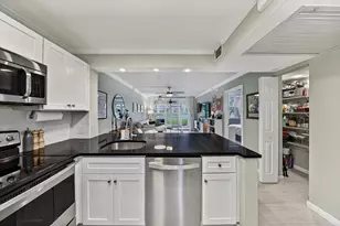 9420 Poinciana Pl, Davie, FL 33324 - Photo 9