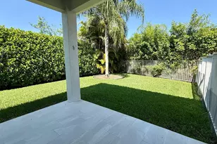 522 Live Oak Ln, Weston, FL 33327 - Photo 3