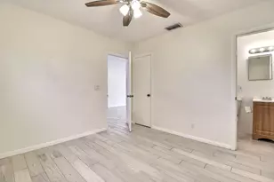 337 Mid Pines Rd, Palm Springs, FL 33461 - Photo 13