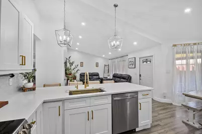 414 Springdale Circle, Palm Springs, FL 33461 - Photo 11