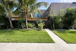 303 Waterview Dr, Palm Springs, FL 33461 - Photo 1
