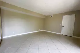 303 Waterview Dr, Palm Springs, FL 33461 - Photo 25