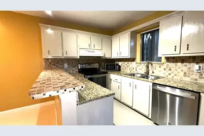 303 Waterview Drive, Palm Springs, FL 33461 - Photo 11