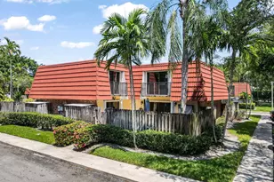 725 NW 99th Cir, Plantation, FL 33324 - Photo 1