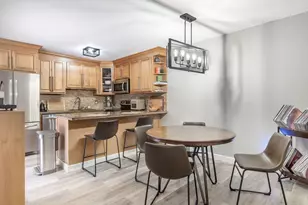 725 NW 99th Cir, Plantation, FL 33324 - Photo 5