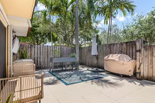 725 NW 99th Cir, Plantation, FL 33324 - Photo 7