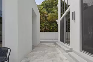 284 NE 7th St, Boca Raton, FL 33432 - Photo 15