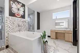 284 NE 7th St, Boca Raton, FL 33432 - Photo 51